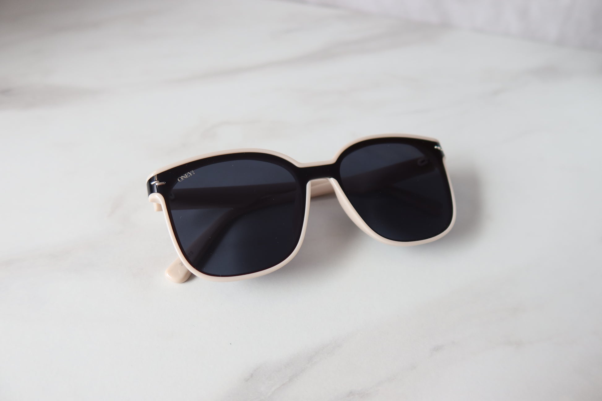 Indi - Cream Oversized Classic Sunglasses